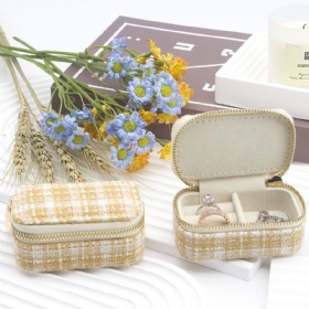 BG-1056 mini jewlelry box with gold zip tooth