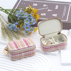 BG-1057 fabrics mini jewelry box
