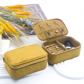 BG-1069 velvet jewelry case for travel