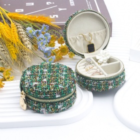 BG-1071 round green fabrics jewelry case