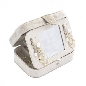 BG-1012 velvet jewelry case with metal button
